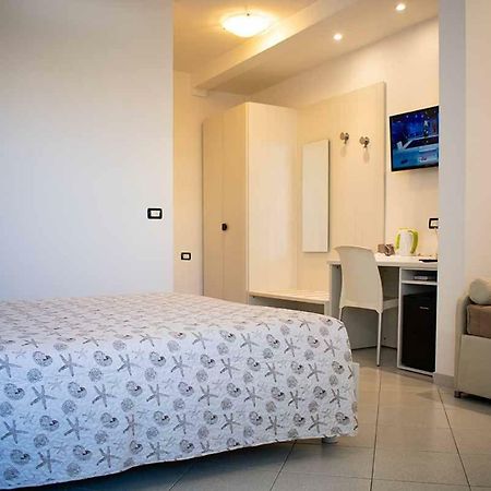 Hotel Delfino มารีนาดีคาร์รารา ภายนอก รูปภาพ