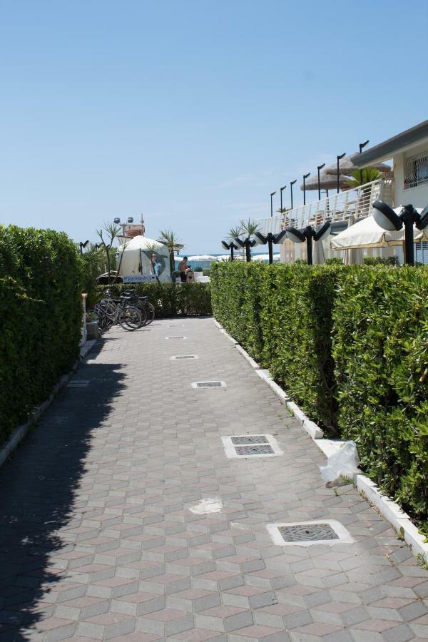 Hotel Delfino มารีนาดีคาร์รารา ภายนอก รูปภาพ