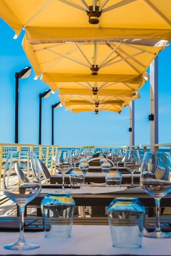 Hotel Delfino มารีนาดีคาร์รารา ภายนอก รูปภาพ